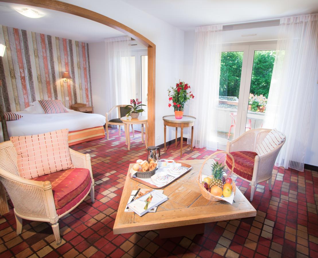 Les Trois Soleils Hotell Saint-Céré Eksteriør bilde